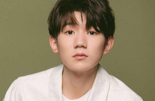 王源生活照最新,揭秘偶像日常，尽显青春风采